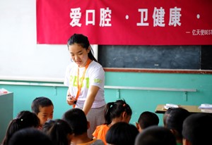 Indian Hill High School Student Diana Yue in China